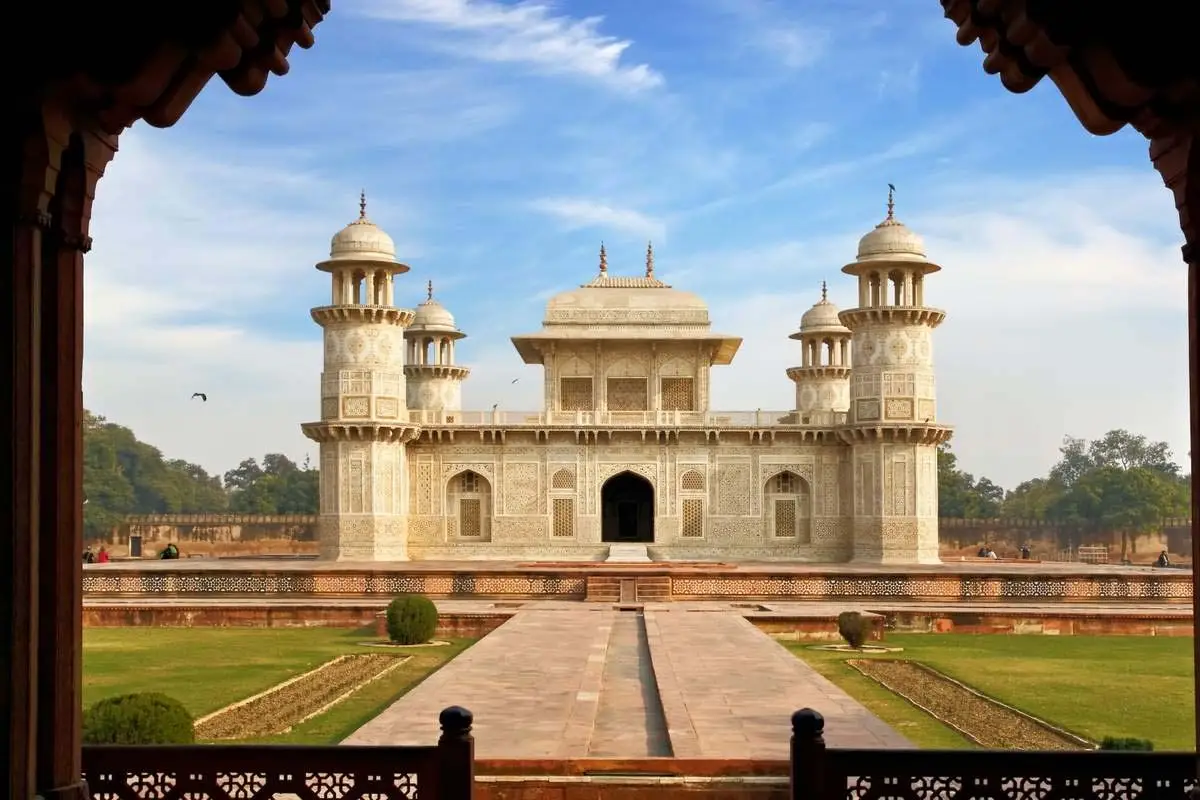 Overnight Tour from Delhi to city of Taj