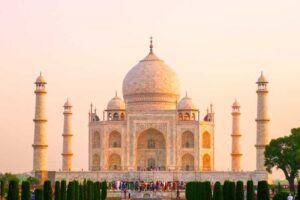 Read more about the article Where to Book the Best Taj Mahal Day Tour from Delhi with an Expert Local Guide?