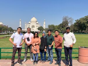 Read more about the article Licensed Tour Guide in Agra – Explore Taj Mahal with a Local Expert