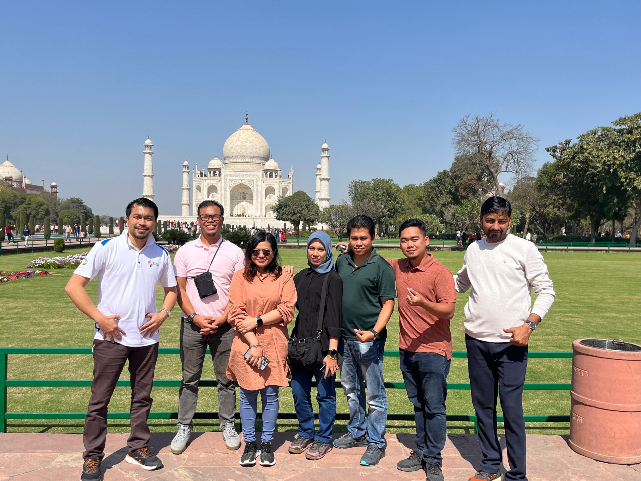 You are currently viewing Licensed Tour Guide in Agra – Explore Taj Mahal with a Local Expert