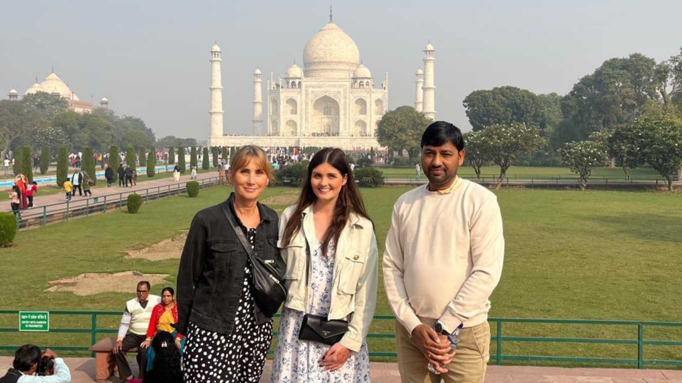 You are currently viewing Planning Your Full Day Agra Tour from Delhi? Here’s the Essential Info