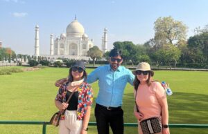 Read more about the article Taj Mahal Tour Guides – Where to find Trusted and knowledgeable guides?