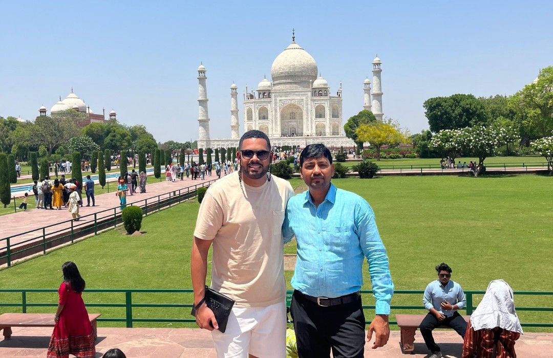You are currently viewing Taj Mahal Local Tour Guide – Everything you need to know about hiring a guide