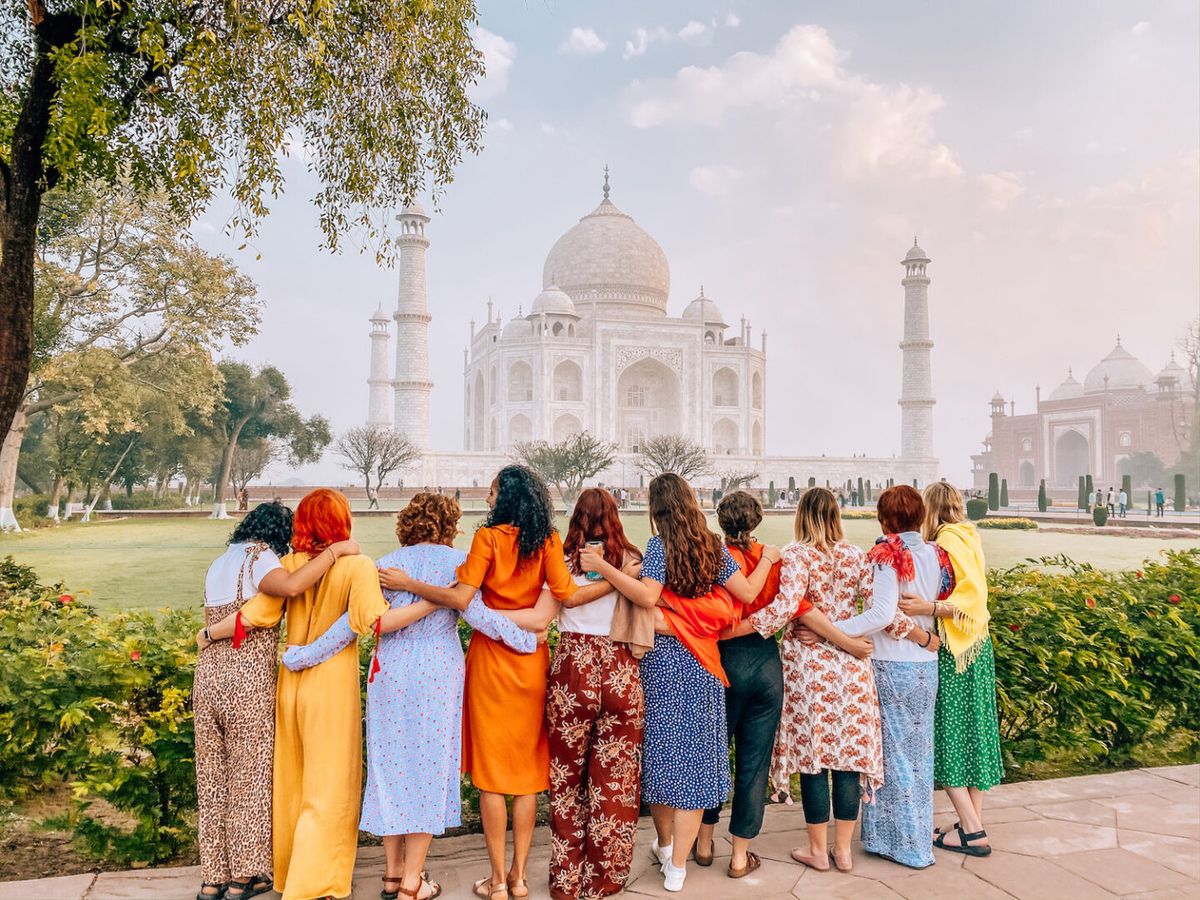 You are currently viewing Why Every Sunrise Taj Mahal Visitor Needs a Local Guide