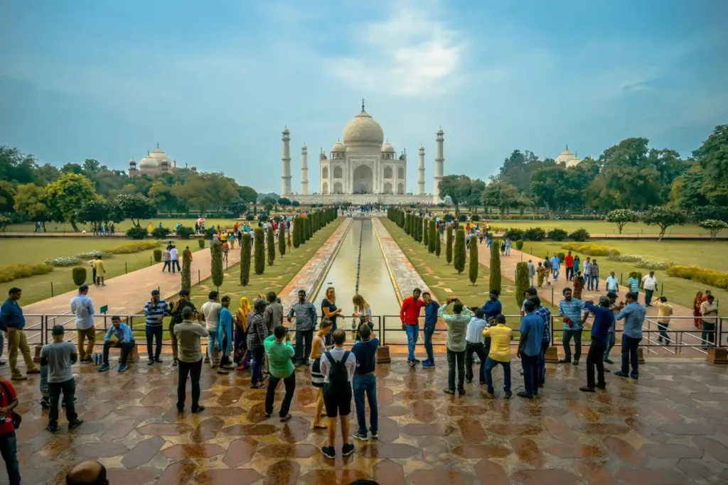 Traveling to Taj Mahal by Car or Train – Which Is More Convenient?