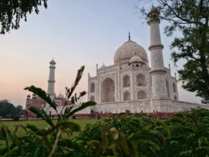 Read more about the article Best Taj Mahal Sunrise Tour Guide: What to Expect & How to Plan