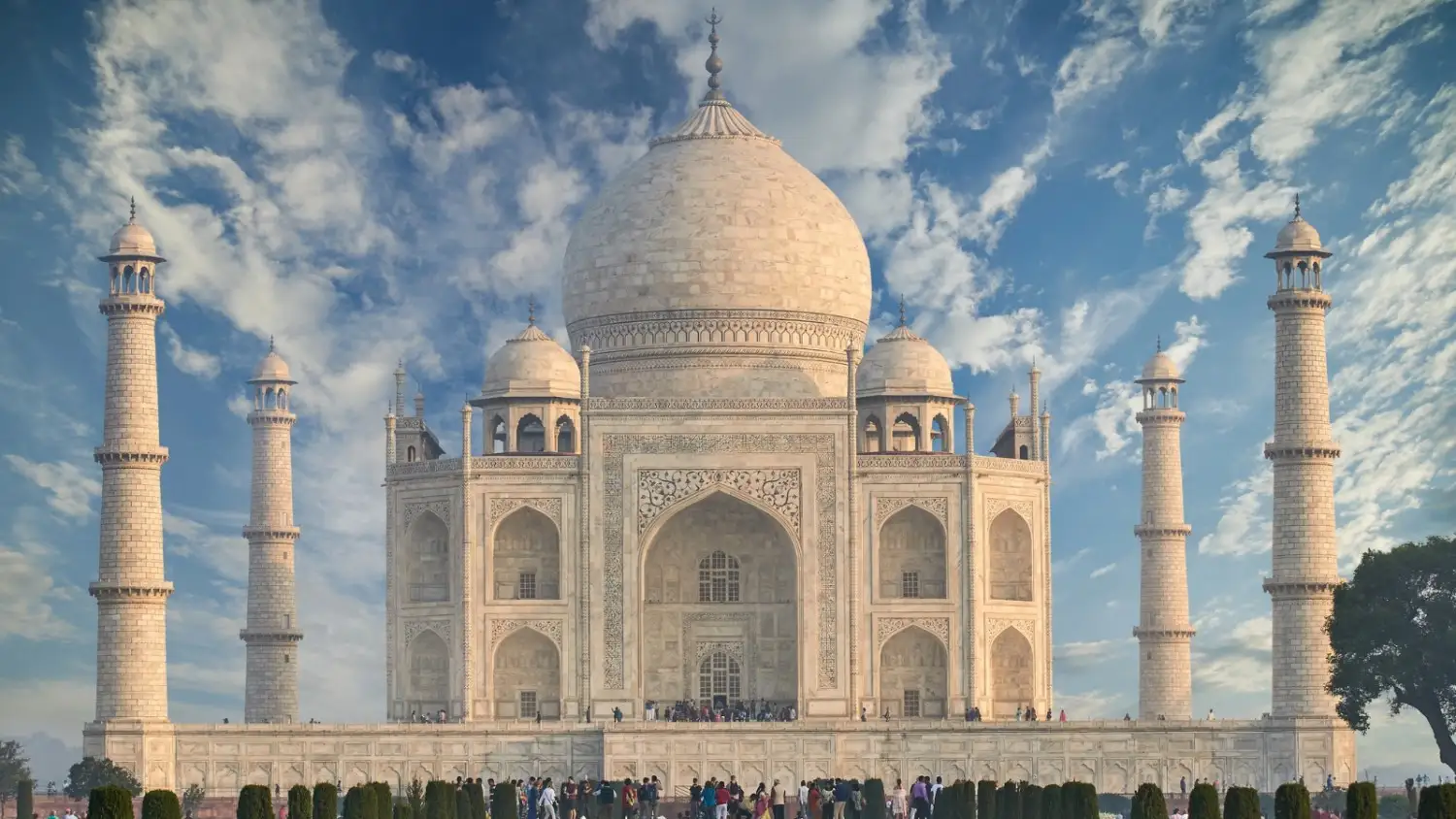 You are currently viewing Sunrise Taj Mahal Tour: Complete Travel Guide for First-Time Visitors