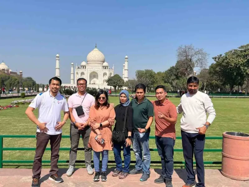 Tour Guide for Taj Mahal Trip