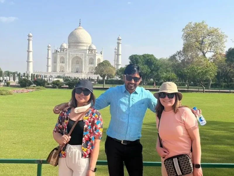 Taj Mahal Tour Guides - Wow Tour Guide